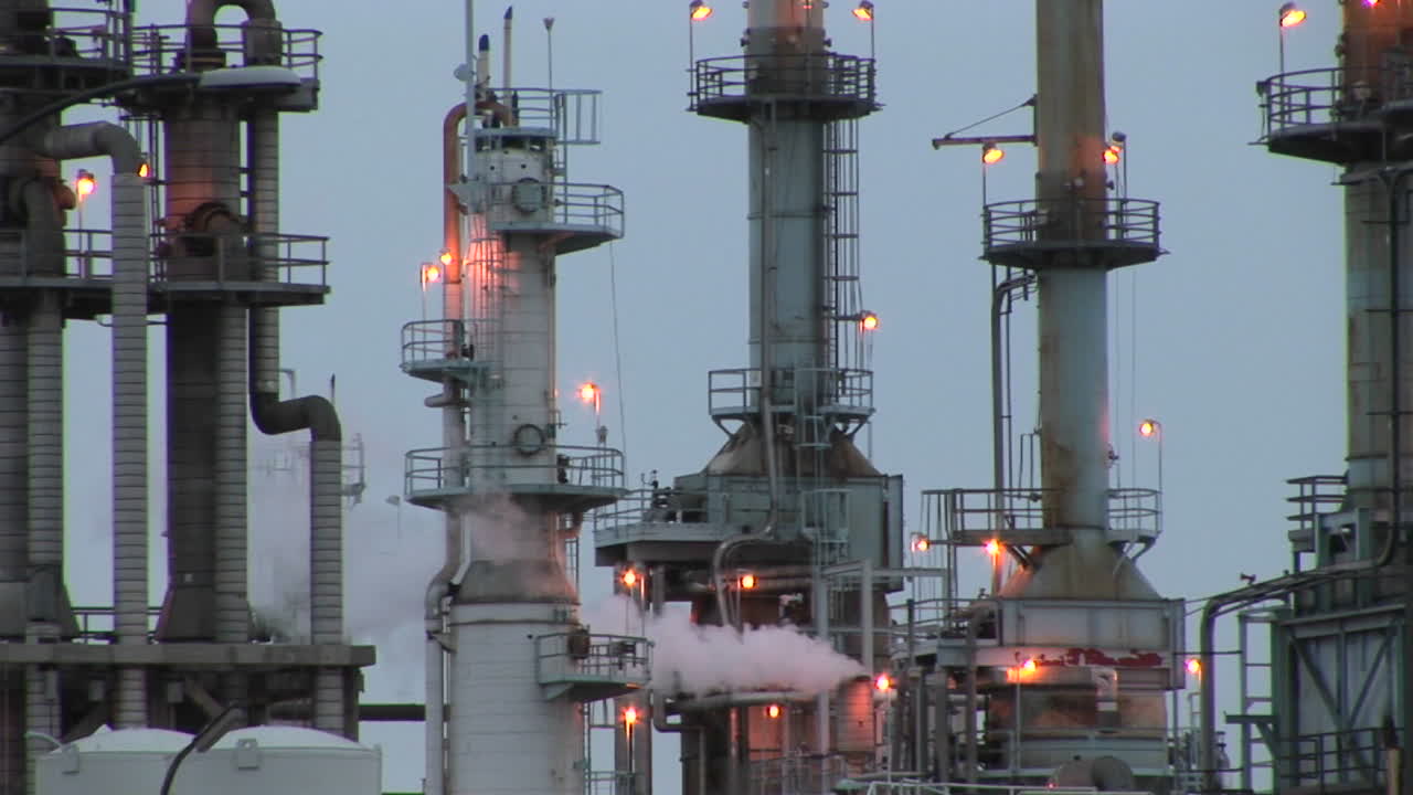 산업 발전소에서 나오는 증기 1