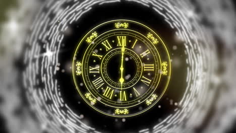 animación de un reloj que muestra la medianoche y fuegos artificiales explotando sobre un fondo negro