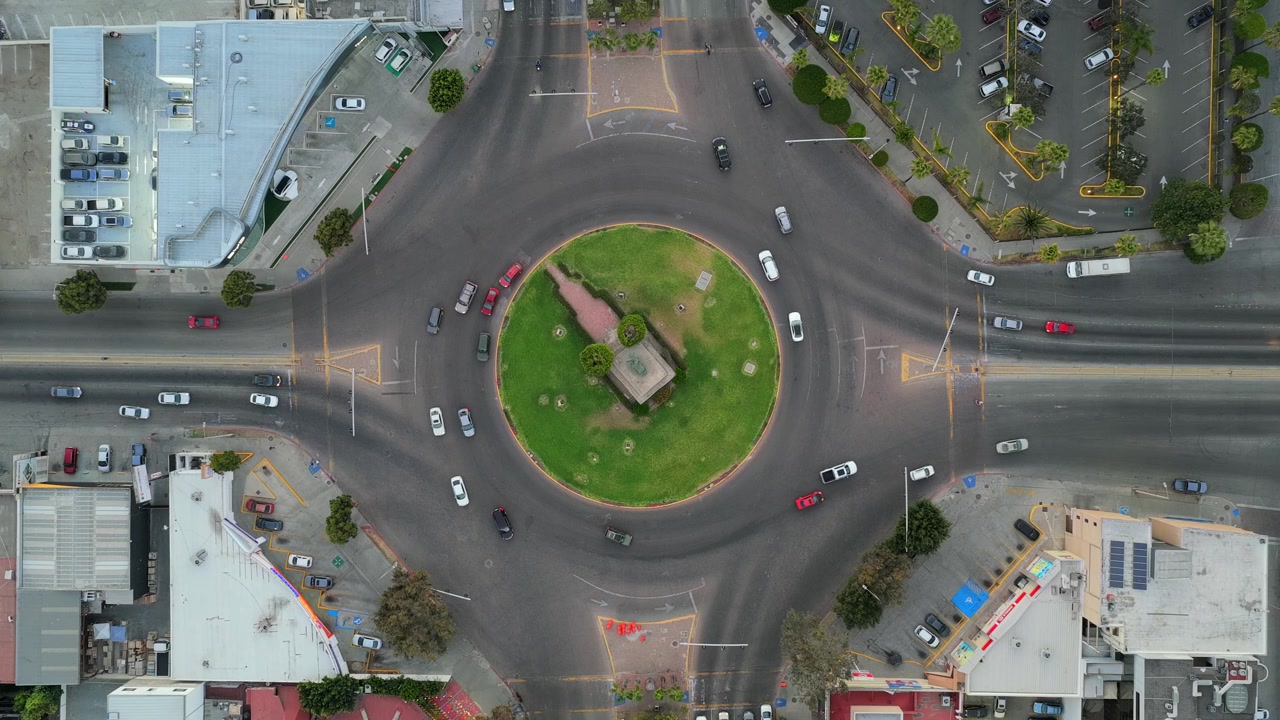 Vista Aerea Statica Dall'alto della Rotatoria Monumento México sul Paseo de los Héroes nel Centro di Tijuana