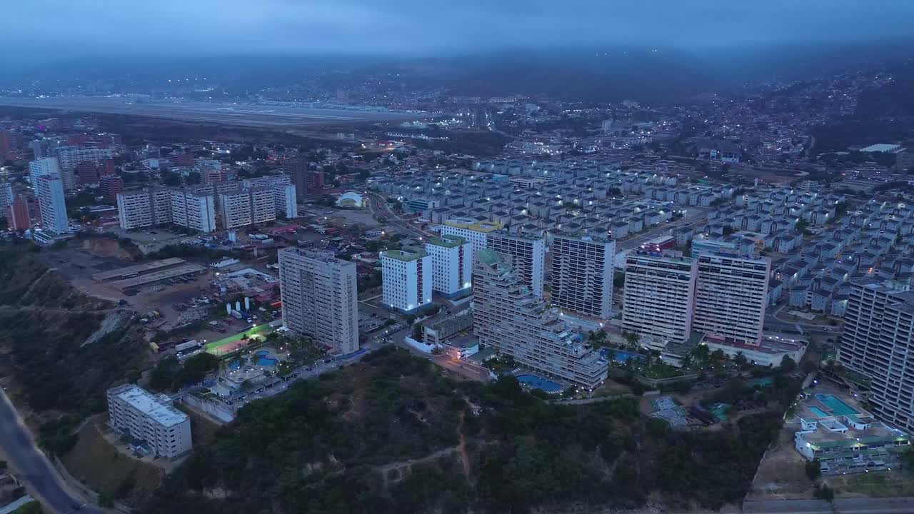 vista aérea de la ciudad de maiquetia en venezuela