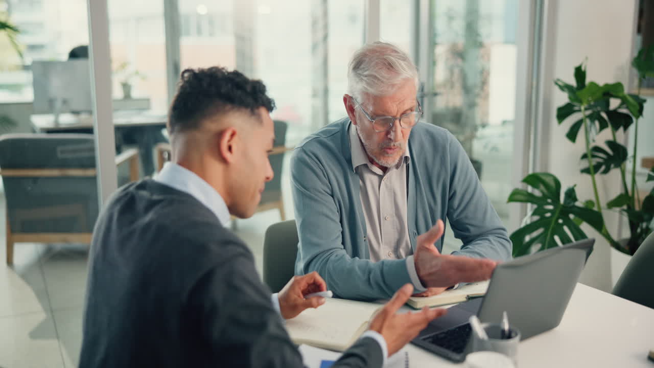 비즈니스 회의와 악수