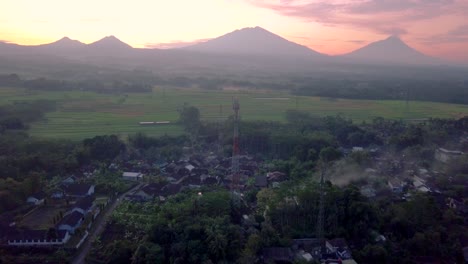 cellular-antenna-in-the-middle-of-the-countryside-with-view-of-four-mountains