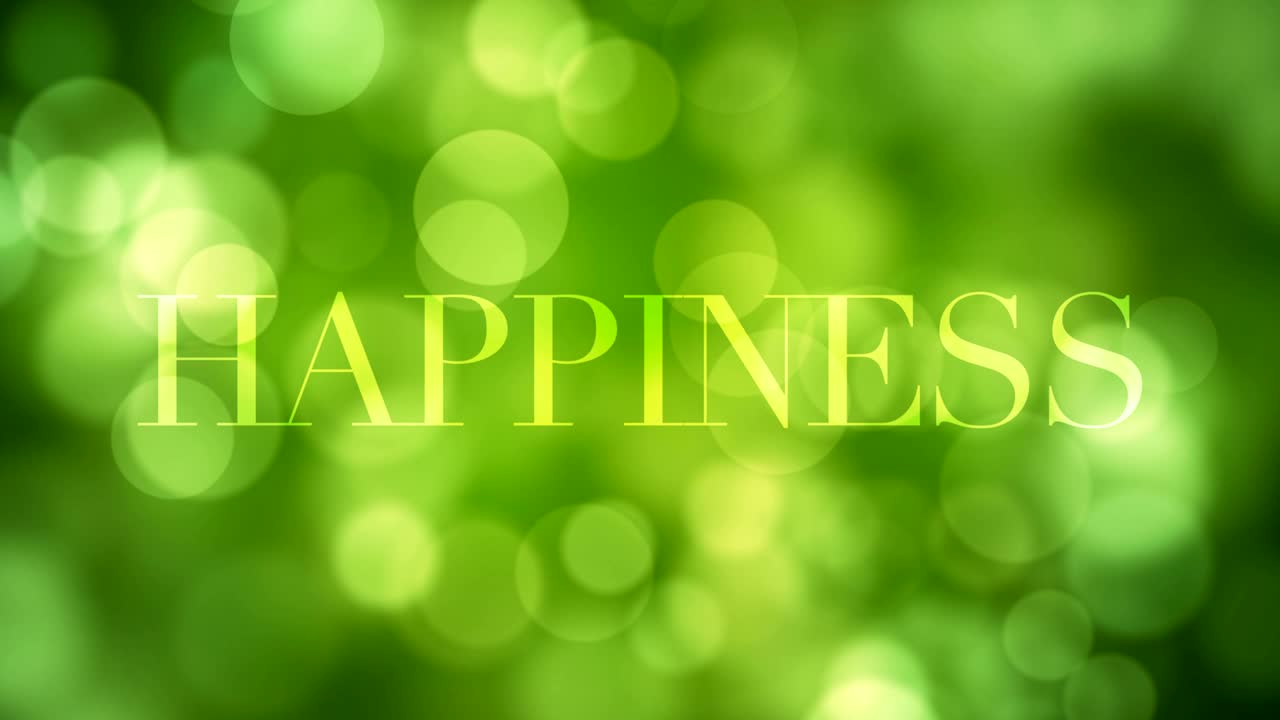 '행복' 텍스트가 나타나고 잠시 후에 녹색 반이는 빛과 함께 녹색 보케 배경에 반사되는 불명확한 빛이 사라집니다. 인생, 봄, 숲, 희망적인 개념 비디오