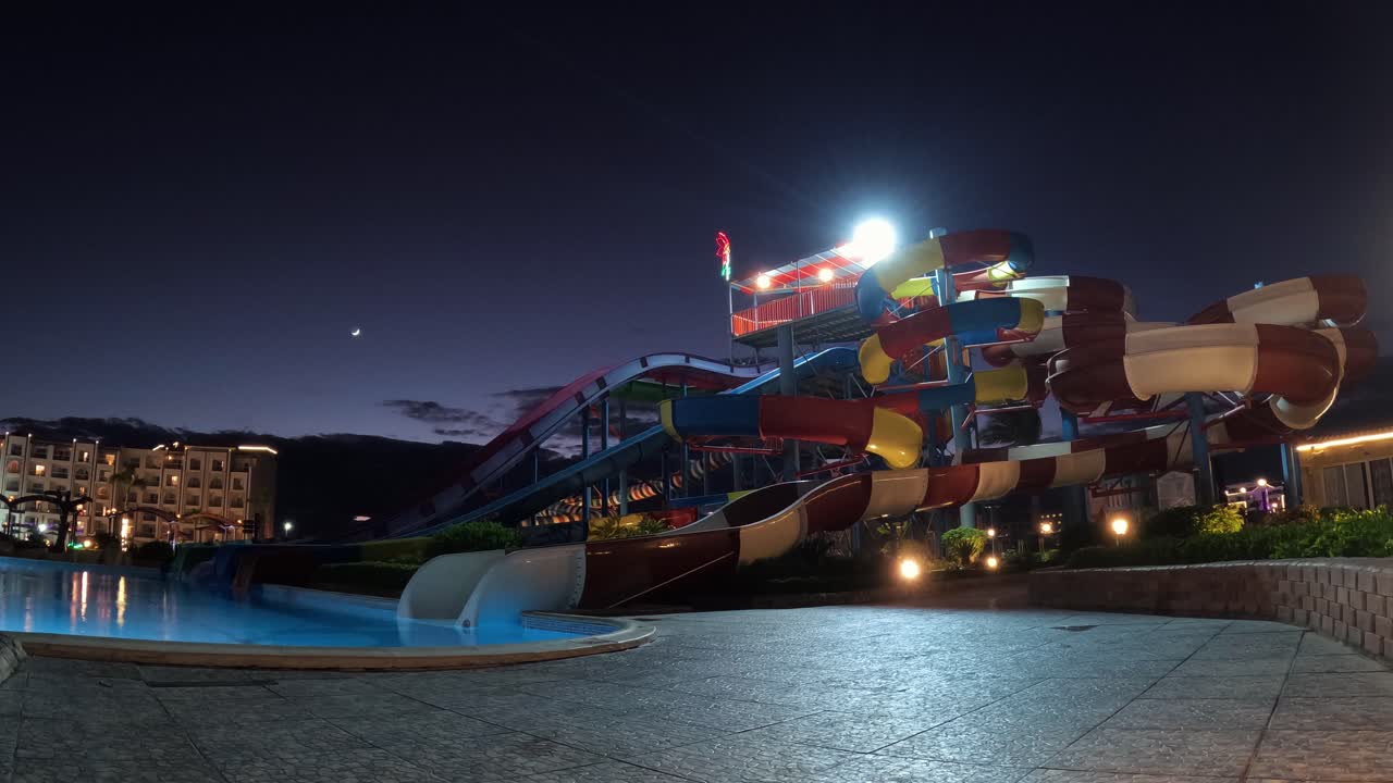 아쿠아파크 슬라이더, 아쿠아파크, 수영장이 있는 워터파크 아쿠아파크 슬라이더의 타임랩스