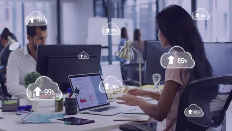 animación del procesamiento de datos sobre diversas personas de negocios en la oficina