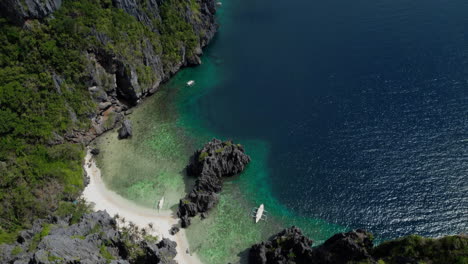 Neigungsschuss,-Der-Die-Geheime-Lagune-In-El-Nido,-Palawan,-Enthüllt