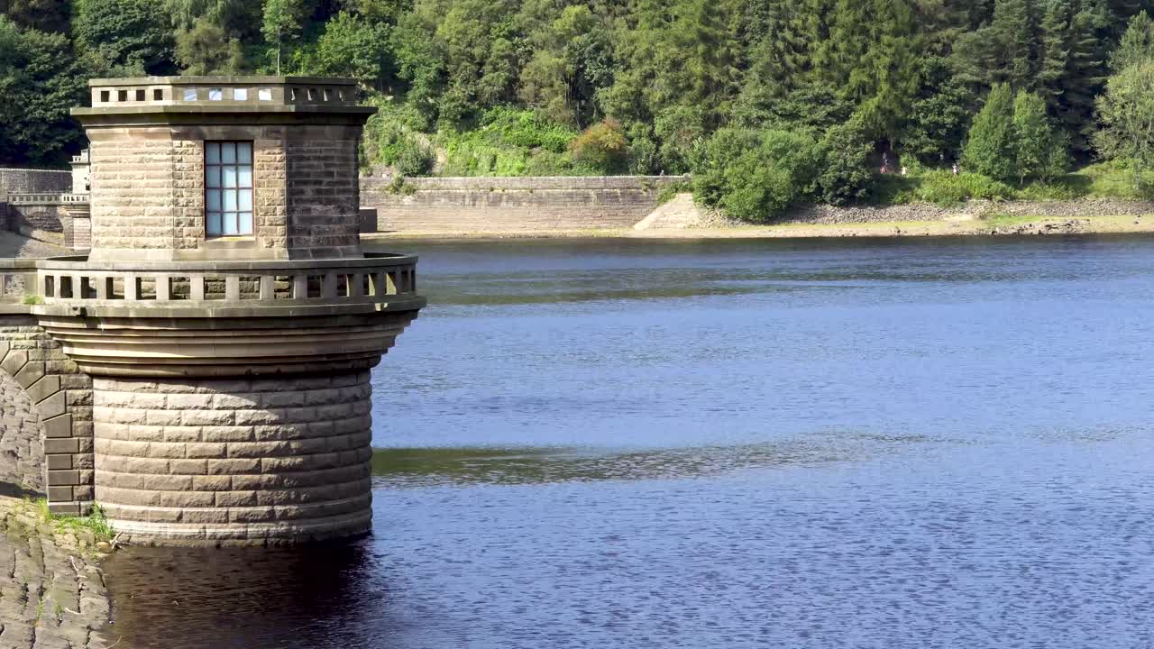영국의 관광 명소 인 피크 디스트릭트의 lady bower reservoir