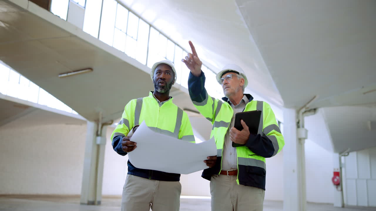 Construction workers discussing plans