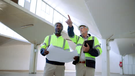 construction workers discussing plans