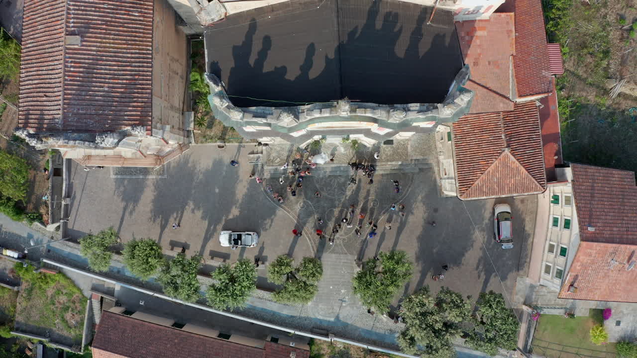 가톨릭 교회 산투아리오 디 노스트라 시노라 델라 가디아 (santuario di nostra signora della guardia) 위 에서 비행