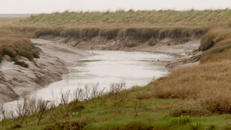 Steiler-Fluss-Am-Gibraltar-Point,-Bei-Ebbe-Sind-Schlammbänke-Sichtbar