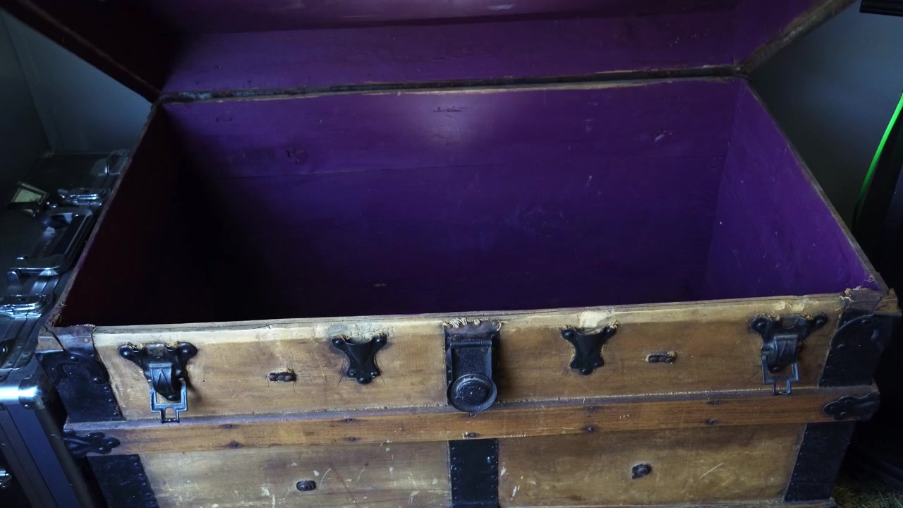 Old wooden chest Opening and Closing, Pirates chest wooden purple inside.
