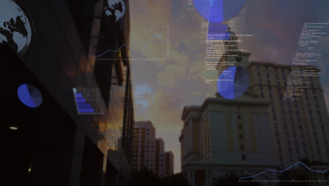 animación de globos, gráficos, lenguaje informático sobre vista de ángulo bajo de edificios contra cielo nublado