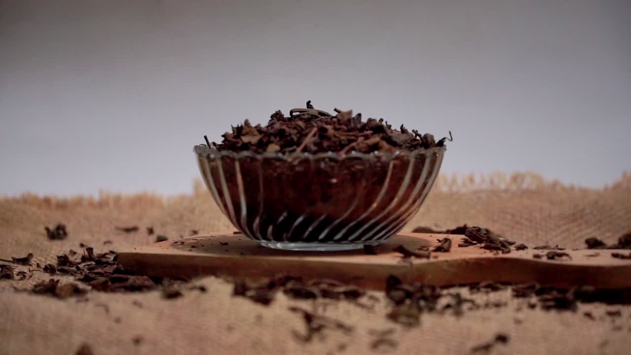 té en el tazón alejar