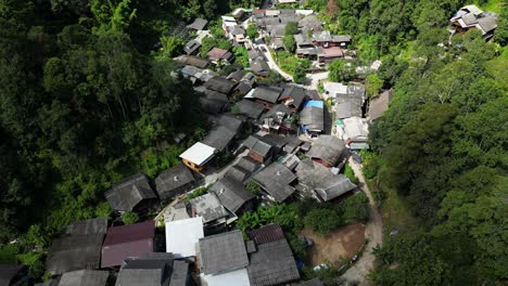 impresionantes paisajes en la aldea tailandesa escondida, mae kampong en chiang mai, tailandia