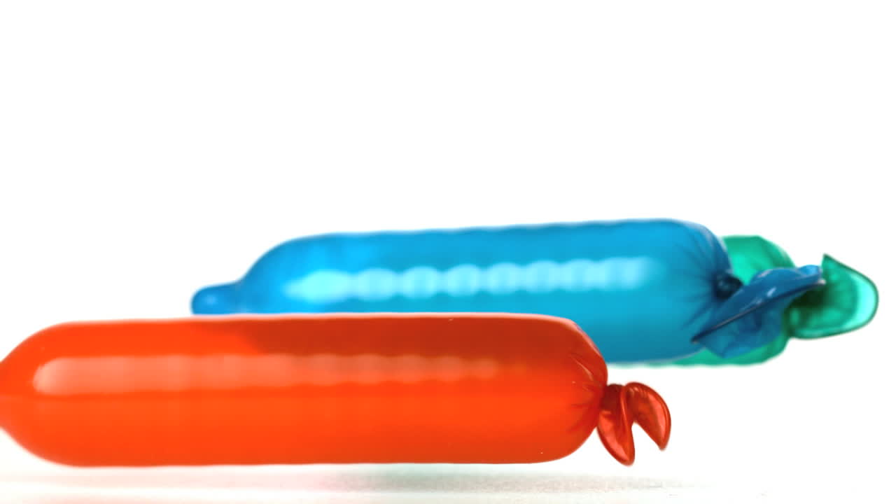 바탕에 떨어지는 콘을 폭발시켰습니다.