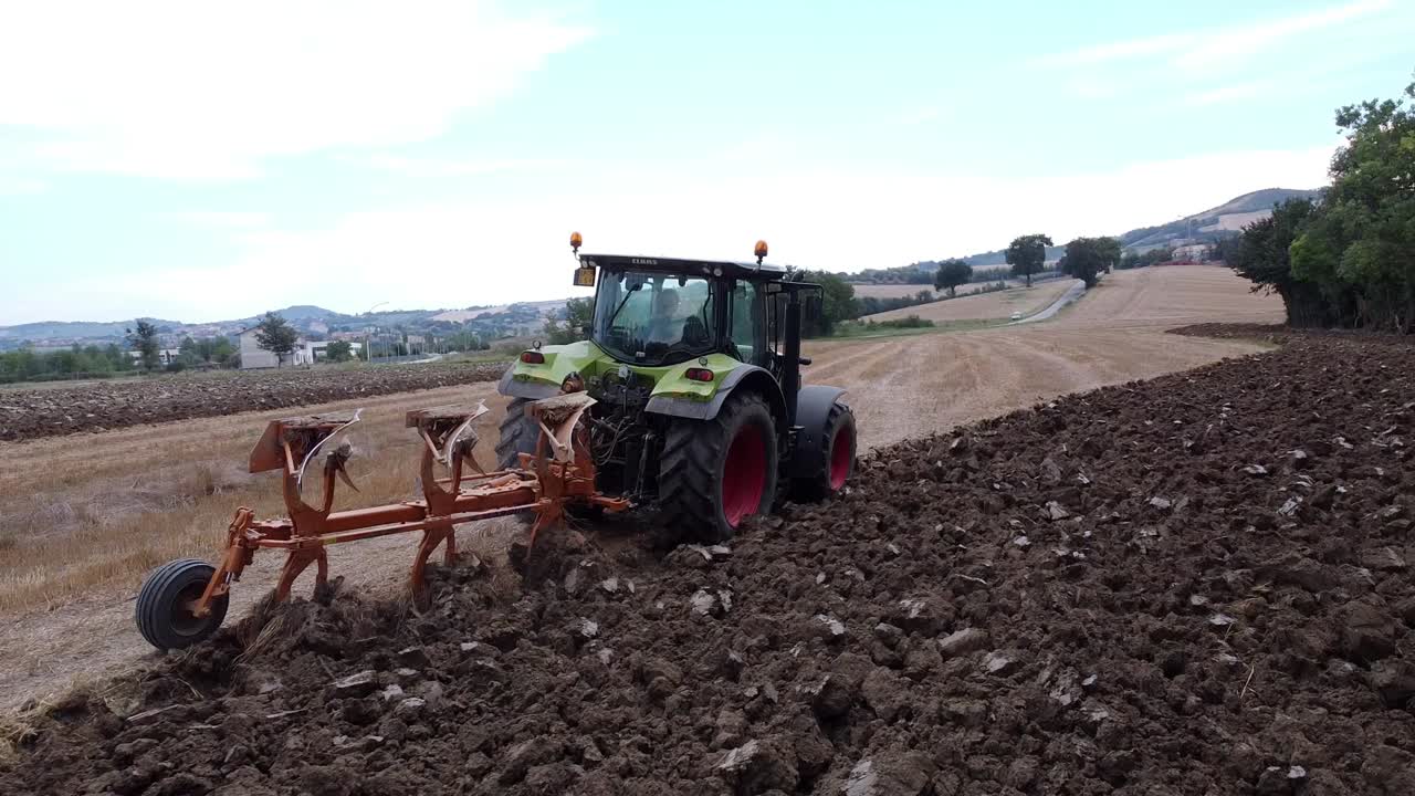 안코나 이탈리아에서 엄청난 독립 농부 도랑 토양
