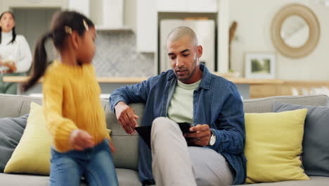 Father-watching-a-video-with-his-children