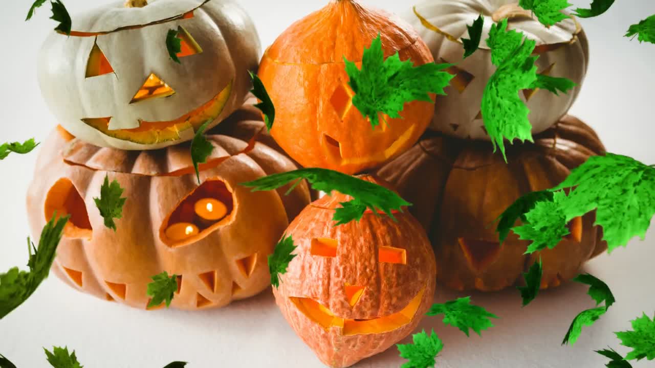 video compuesto digital de hojas de otoño que se mueven contra la calabaza de halloween en el fondo