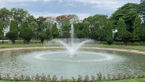 Der-Brunnen-Im-Victoria-Memorial,-Kalkutta