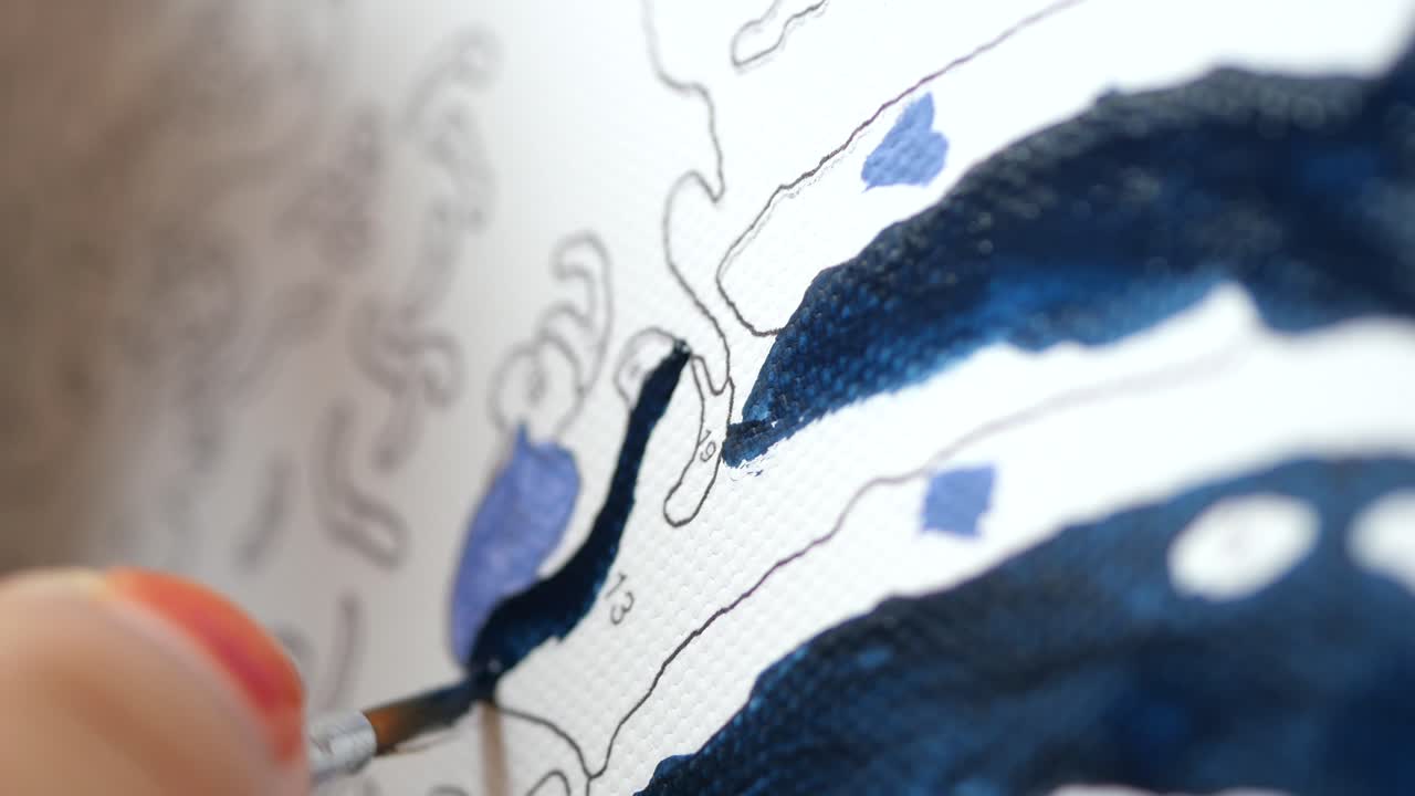 손으로 칠한 그림의 클로즈업, 캔버스의 숫자에 의한 그림의 파란색 섹션