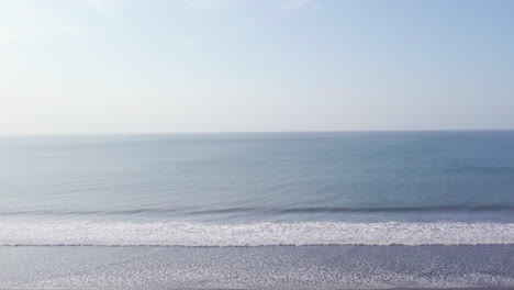 Luftaufnahme-Mit-Dolly-über-Einem-Tropischen-Strand-Auf-Der-Wunderschönen-Insel-Canas