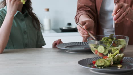 Grandma-and-girl-setting-the-table