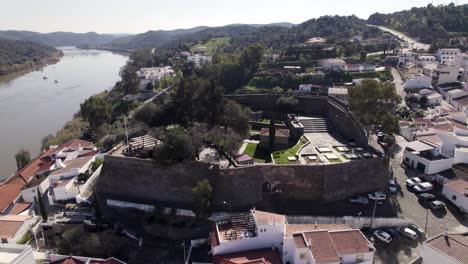 vista aérea del castillo de alcoutim, portugal