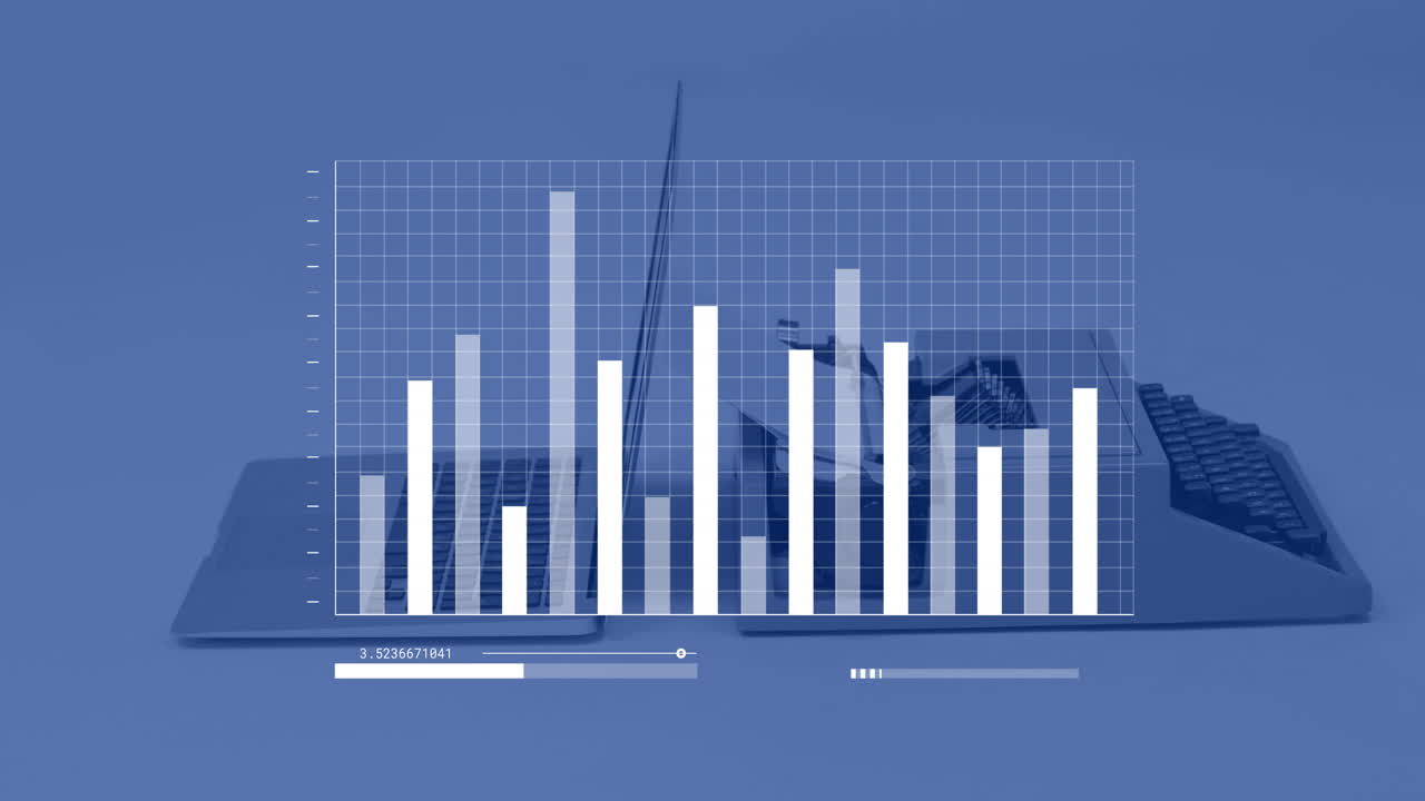 Animazione di elaborazione dati statistici con vista ravvicinata di laptop e macchina da scrivere