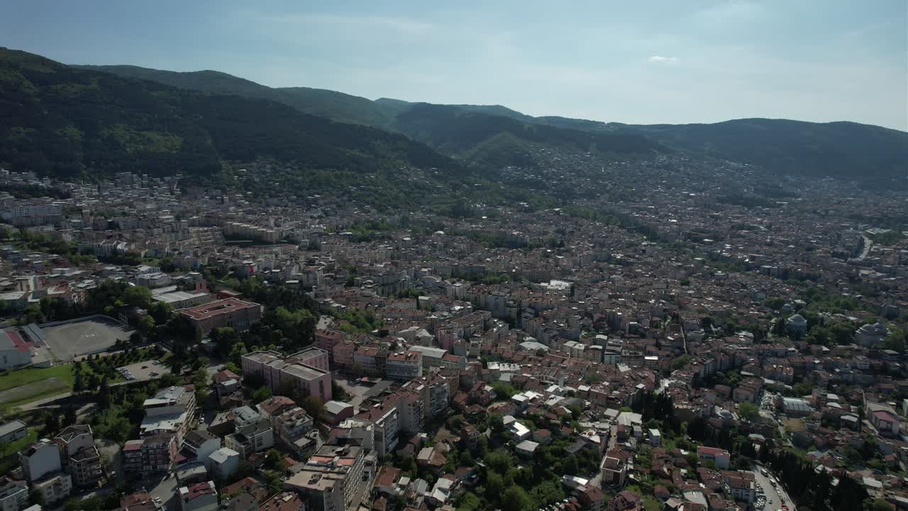 vista de aviones no tripulados de la ciudad urbana
