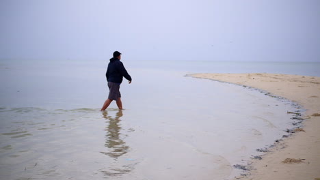 man walking to manjuyod sandbar, dumaguete, philippines