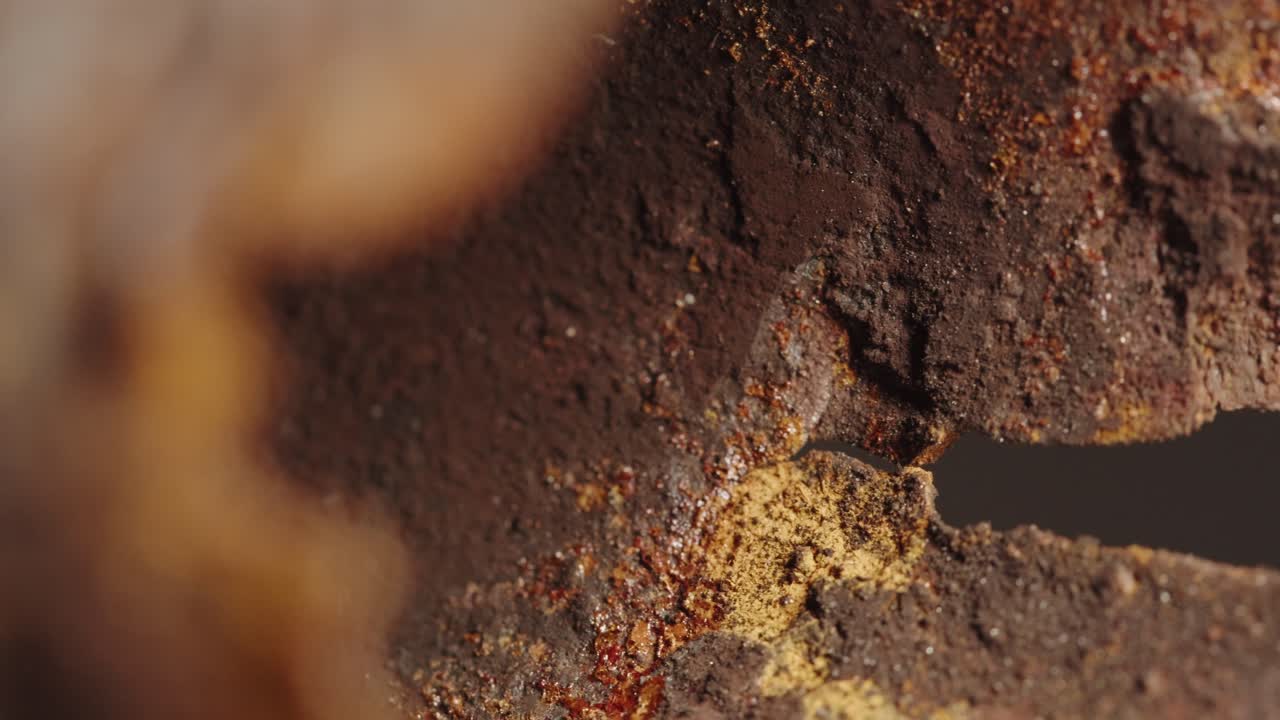 Nærbillede af rustent metalfragment