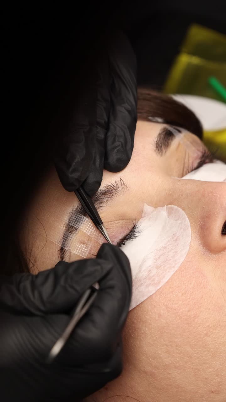 Eyelash extension application