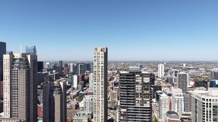 Tomada de Drone das Torres de Condomínios e Edifícios de Escritórios no Centro de Chicago, EUA