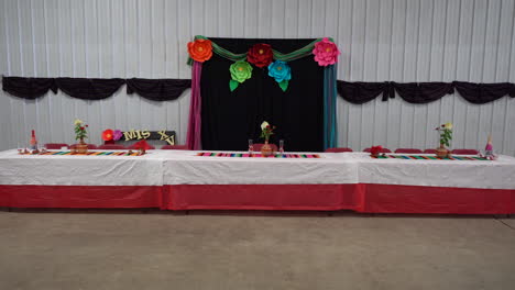 Mesa-Principal-De-Quinceañera-Mexicana-Con-Decoraciones