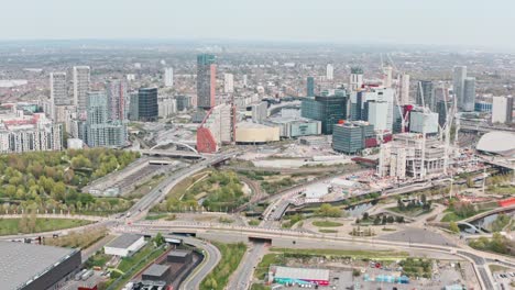 dron dando vueltas a la ciudad de stratford, londres