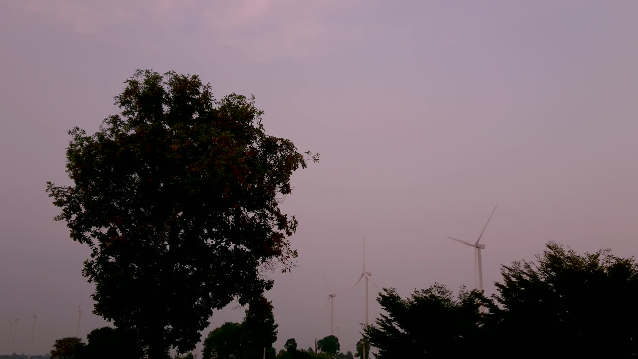 풍력 터빈은 태국과 동남아시아 본토를 위한 청정 대체 에너지 옵션입니다.