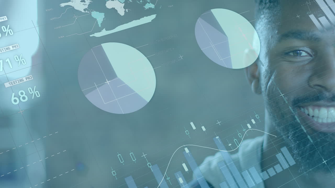 animación de la interfaz infográfica sobre el retrato de un hombre afroamericano sonriente de pie en la oficina