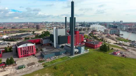 vista aérea de la ciudad de copenhague sobre la central eléctrica de oersted
