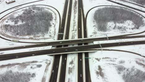 Fixansichten-Auf-Einer-Autobahn-Im-Winter