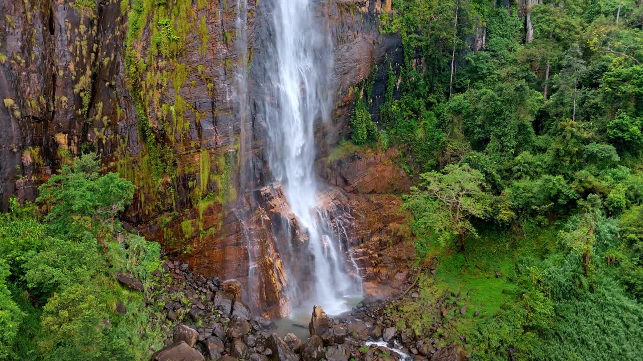 Experience a stunning aerial perspective of Diyaluma Fall captured by drone in Ella, Sri Lanka.