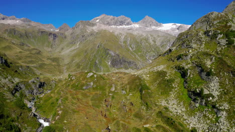 Aerial-view-orbiting-epic-Tux-valley-Hintertux-glacier-mountain-view