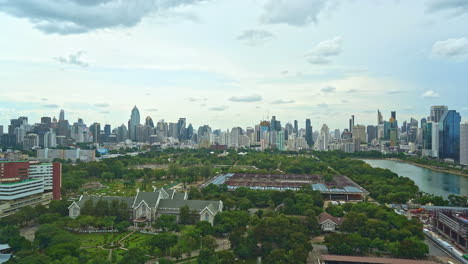 Zeitraffer-Der-Stadt-Bangkok,-Thailand-Blick-Vom-Park