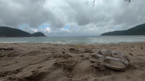 Lapso-De-Tiempo-En-La-Playa-De-Trindade,-Río-De-Janeiro,-Brasil-Mientras-Las-Nubes-Se-Mueven-Lentamente