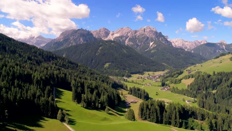 vista panorámica del hermoso paisaje de los alpes