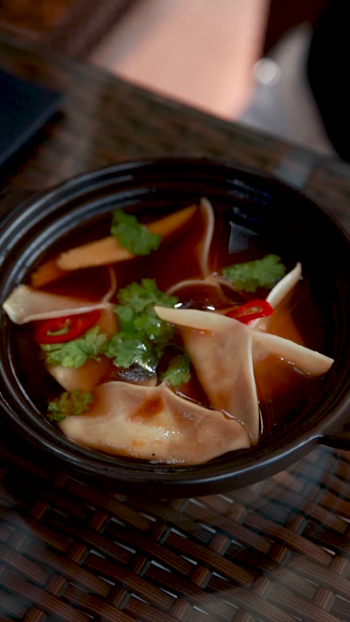 맛있는 증기 김 수프