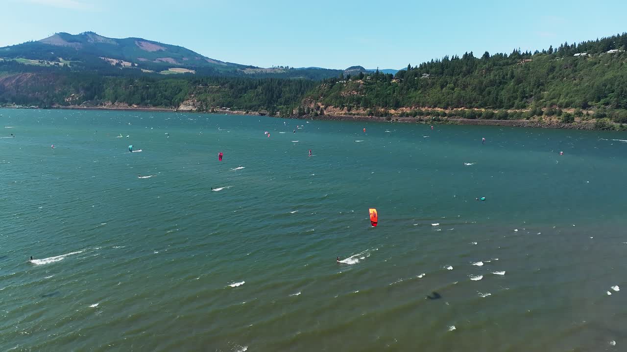 컬럼비아 강 협곡에서 후드 강 카이트보딩 카이트보딩 후드 강 오리건