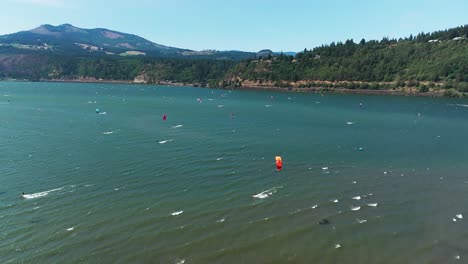 Hood-River-Kiteboarding-in-the-Columbia-River-Gorge-Kite-Boarding-Hood-River-Oregon