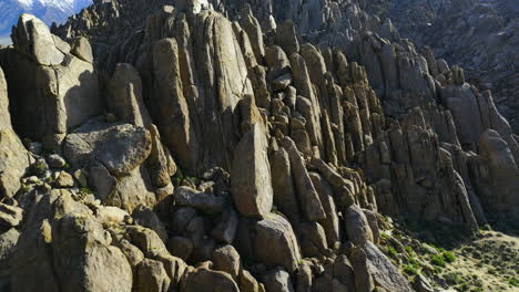 Aerial-view-tilting-over-rocky-cliffs,-Movie-location-in-Alabama-Hills,-California,-USA