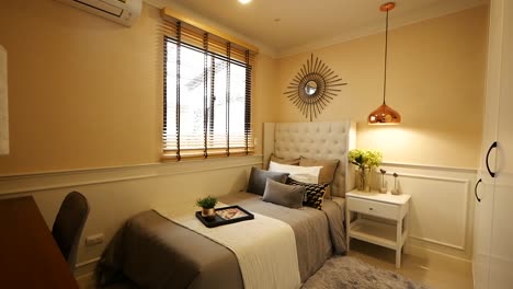 beautiful and stylish bedroom decoration idea with good lighting